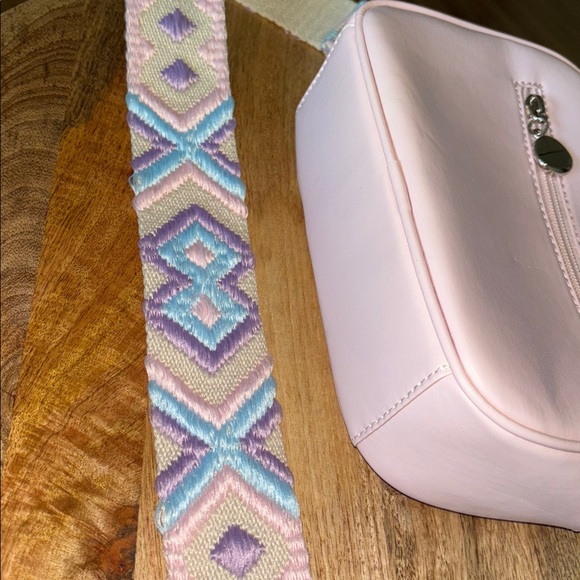 Pink Lily Woven Crossbody Bag with Patterned Strap - Picture 5 of 5